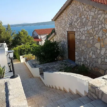 Corinna Apartman